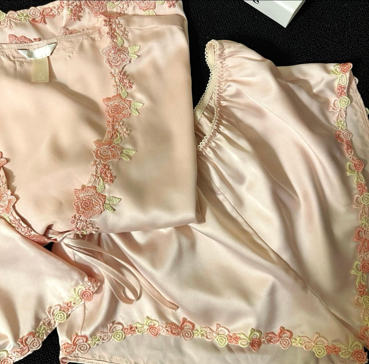 Elegant 2-Piece Satin Sleepset - Pink Rose Lace Trim