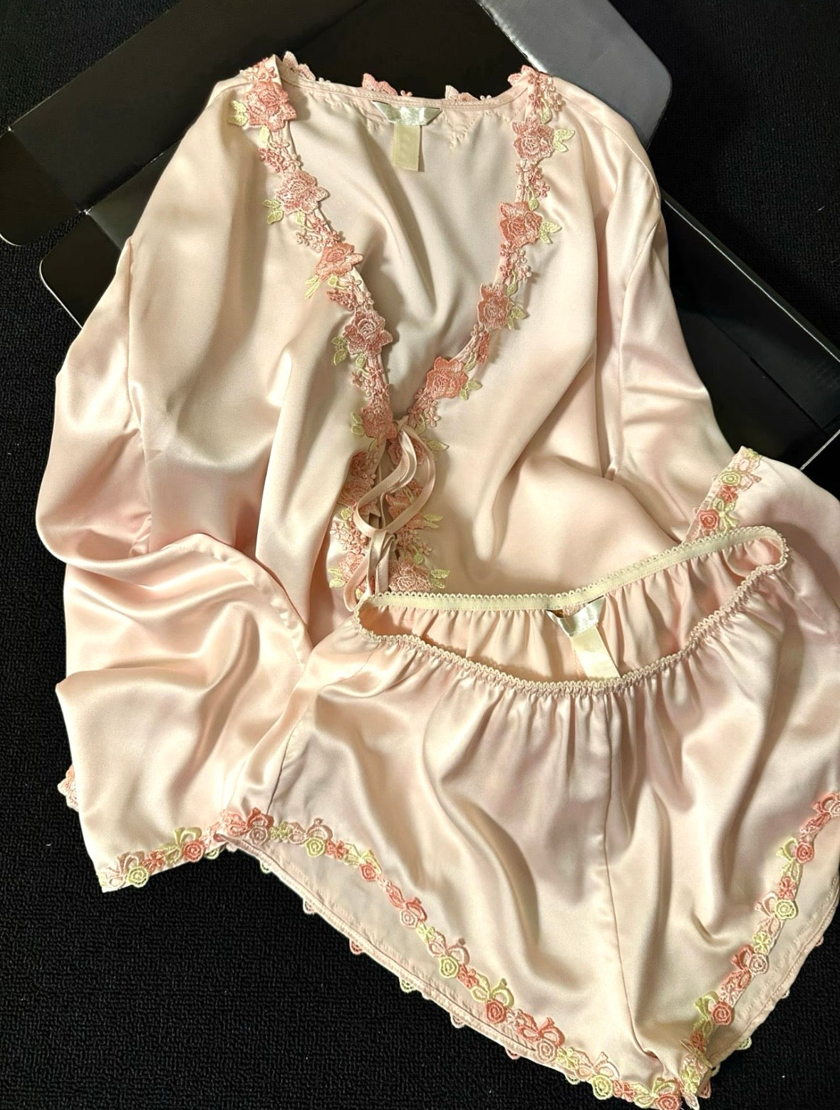 Elegant 2-Piece Satin Sleepset - Pink Rose Lace Trim