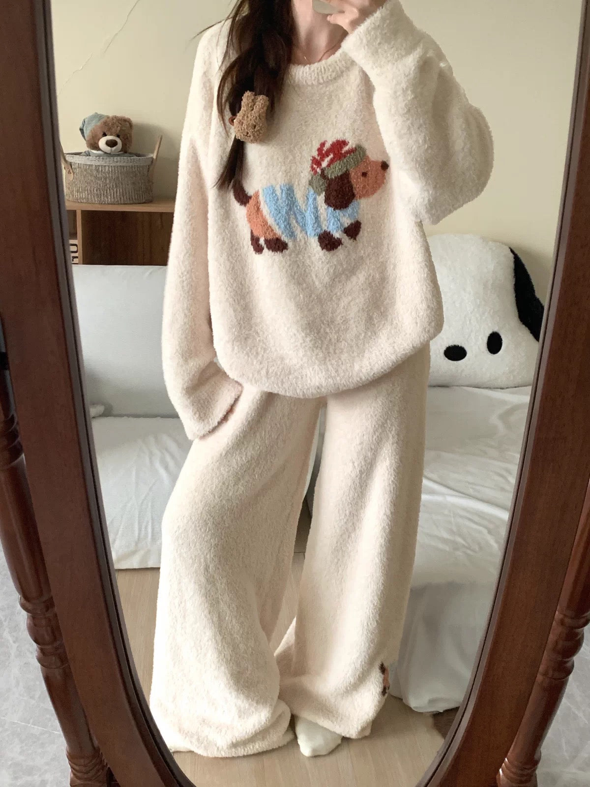 Cozy Dachshund Coral Fleece Pajama Set – Plush Sweatshirt Top & Wide-Leg Pants in Cream | Autumn Winter